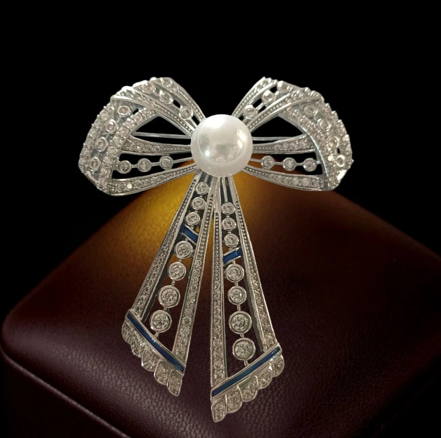 2026 Woman Brooches Luxury Designer Rose Butterfly Dragonfly Vase Bow Broche Pin Micro-inlaid Zircon Elegant Coat Accessories
