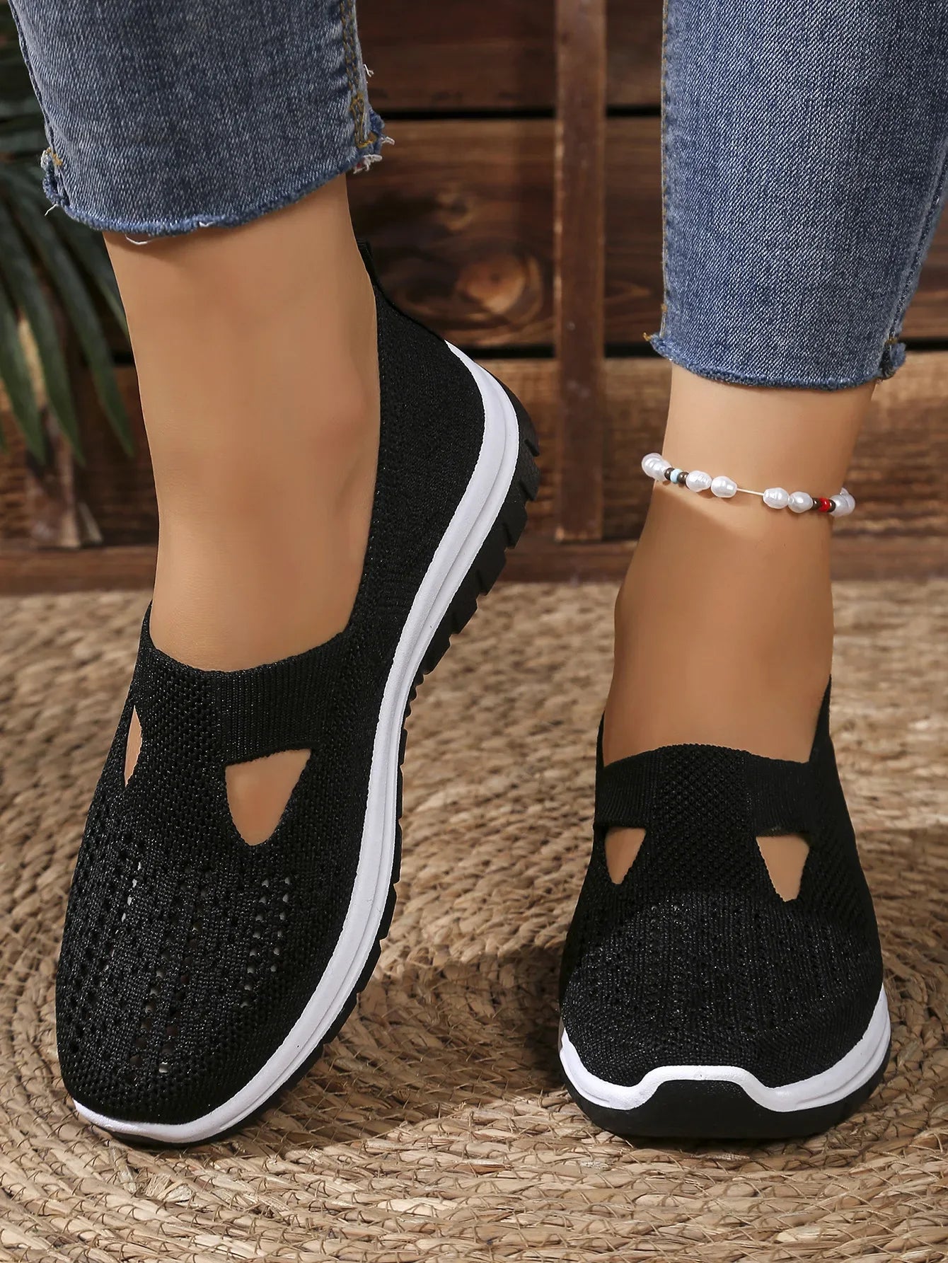 Women's Casual Sports Shoes with Breathable Mesh, Fashionable and Versatile, Soft Soles, Comfortable and Casual 2026 New