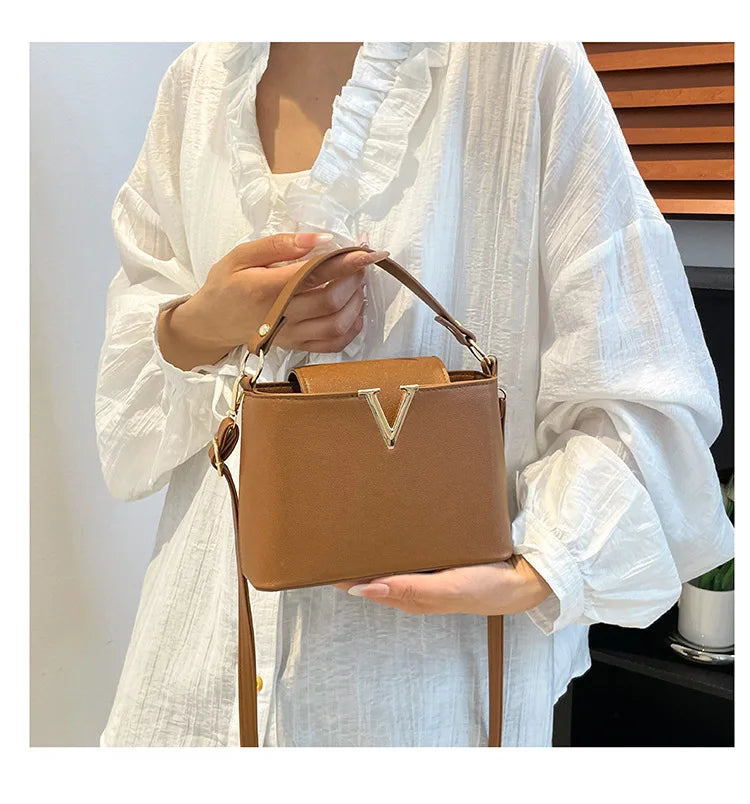 Luxury handbags for women 2026 New VLarge-capacity bucket bag for commuting, hand-held shoulder bag