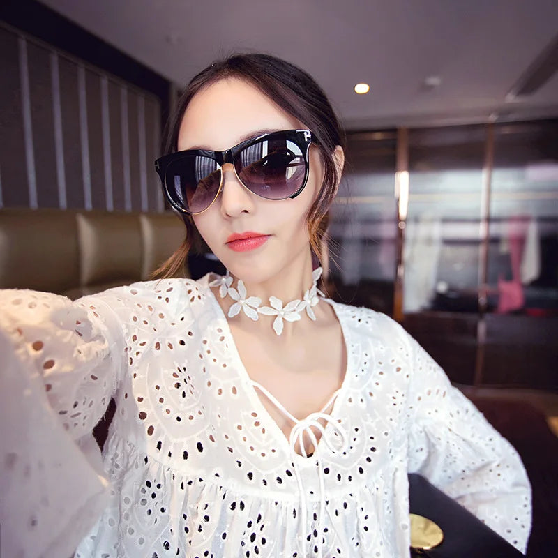 Sweet New Wavy Flower White Lace Imitation Pearl Pendant Clavicle Chain Choker Necklace for Women Wedding Jewelry