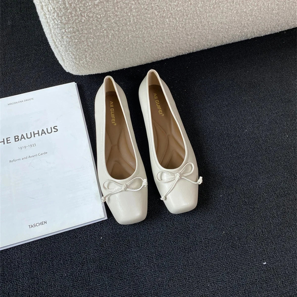Gentle Fairy Style Flat Bottom Single Shoes Women's Spring 2025 New Butterfly Knot Square Head Silver Color Bean Shoes