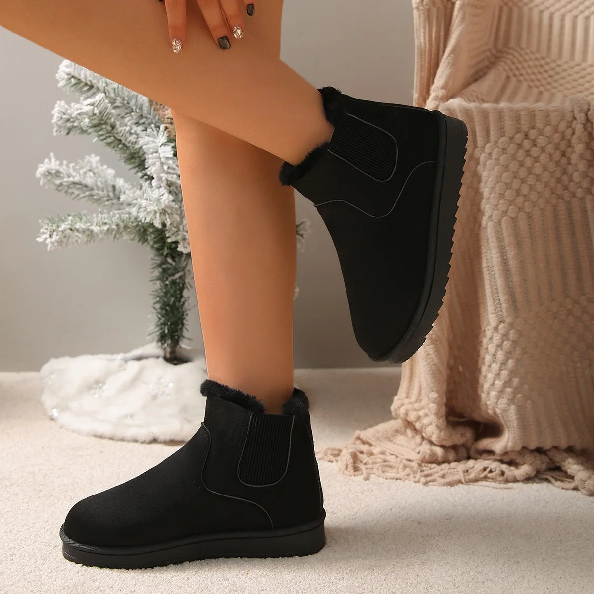 Large Size Winter Boots Women's 2025 New Thickened Fleece Lined Fashionable Warm Slip-On Short Boots Cotton Shoes Women