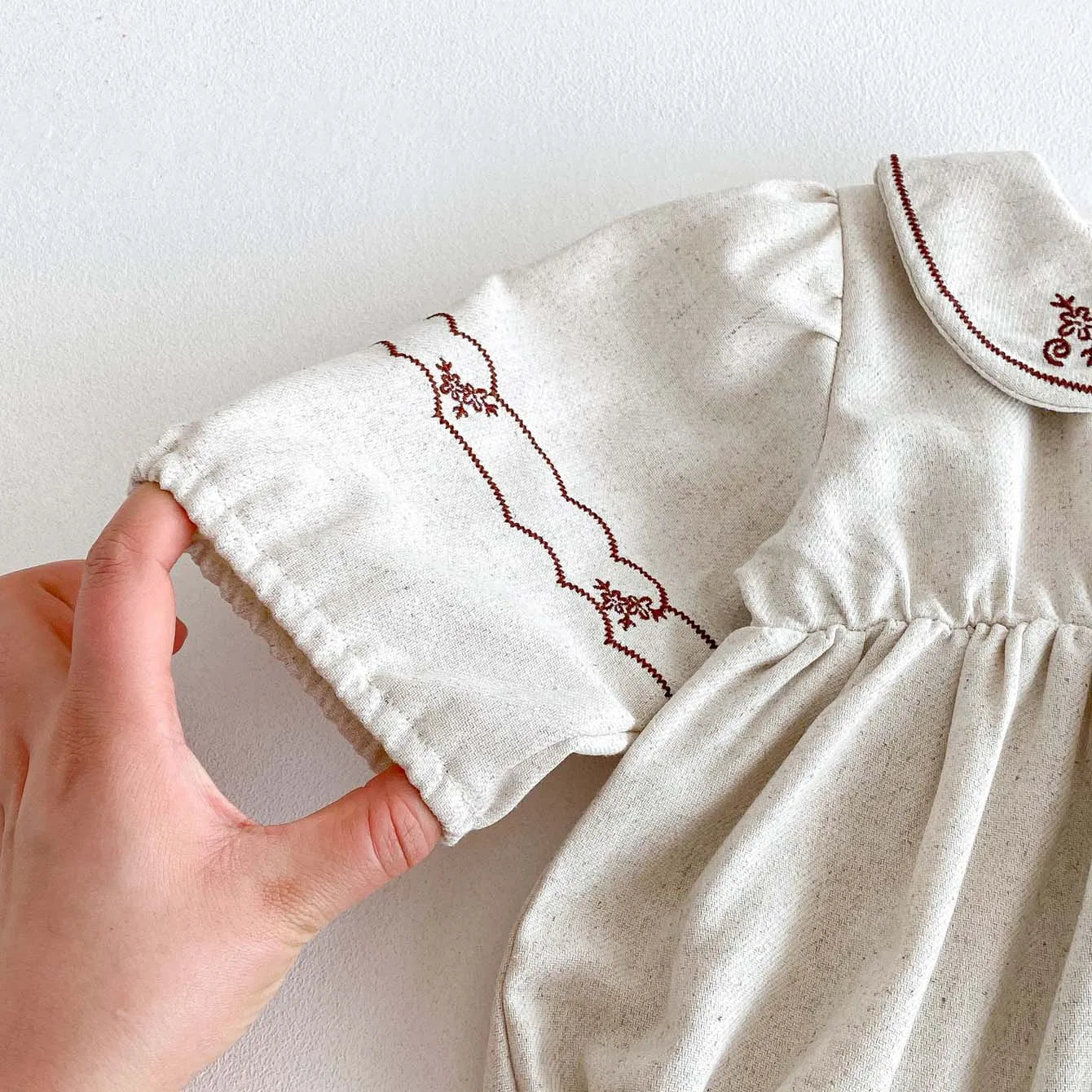 INS new female baby summer clothes western style embroidered lapel long sleeve jumpsuit, baby summer fashion jumpsuit, suitable