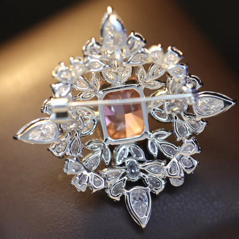2026 Woman Brooches Luxury Designer Rose Butterfly Dragonfly Vase Bow Broche Pin Micro-inlaid Zircon Elegant Coat Accessories