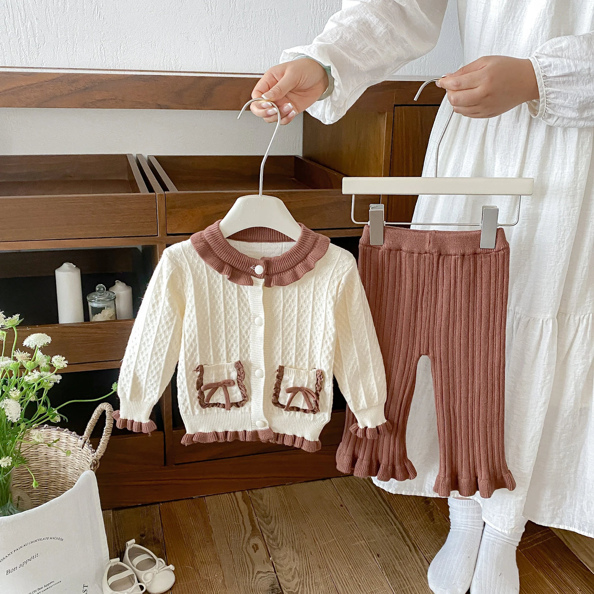 2026 Fall/Winter New Collection Girls' Set, Infant Bow Ruffled Trim Solid Color Knit Top and Pants