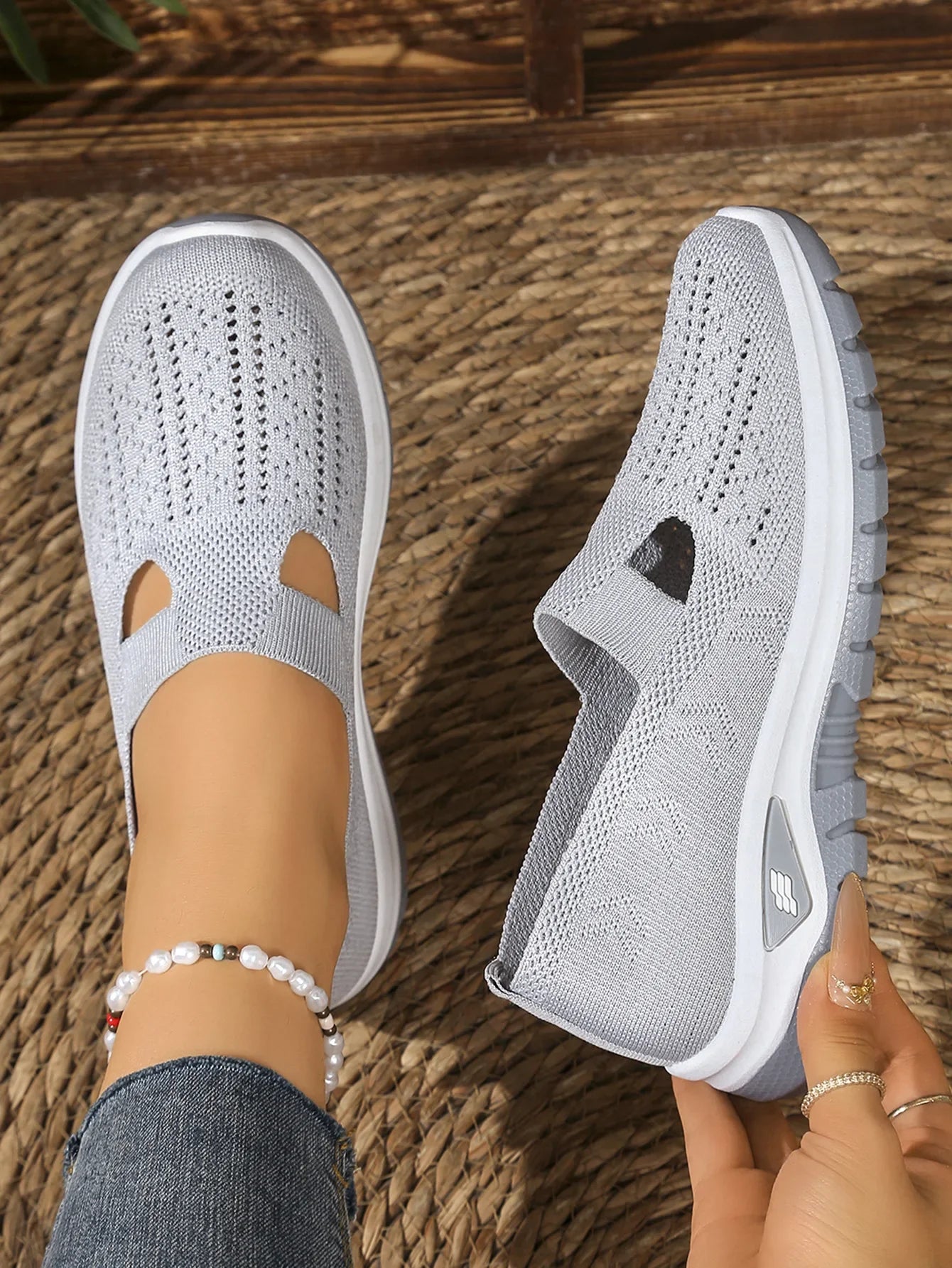 Women's Casual Sports Shoes with Breathable Mesh, Fashionable and Versatile, Soft Soles, Comfortable and Casual 2026 New