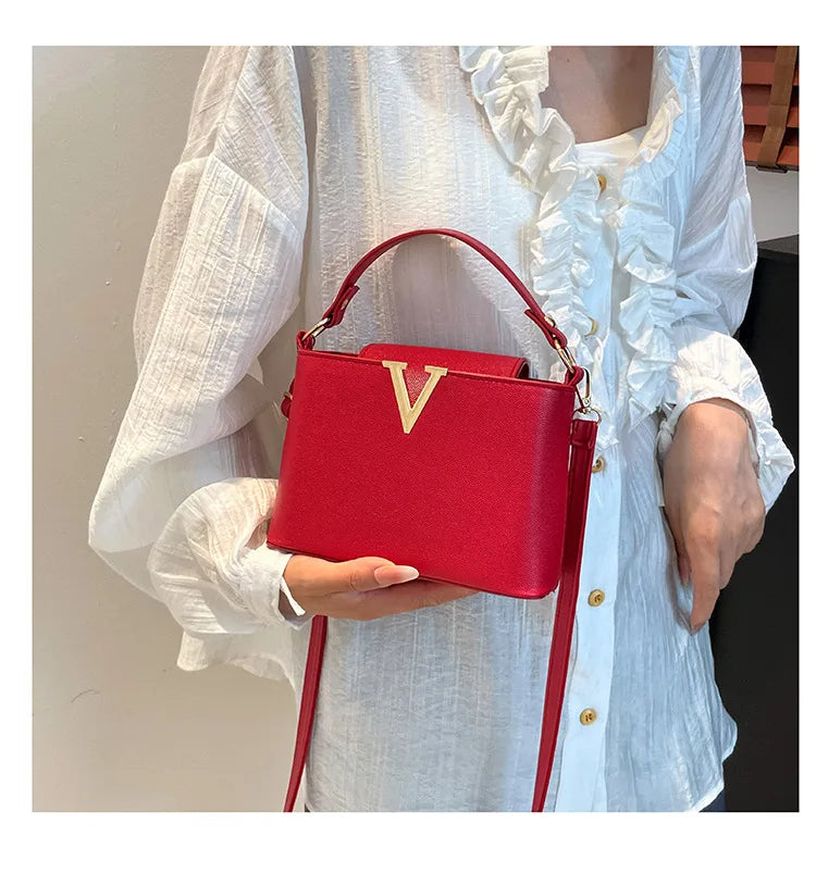 Luxury handbags for women 2026 New VLarge-capacity bucket bag for commuting, hand-held shoulder bag