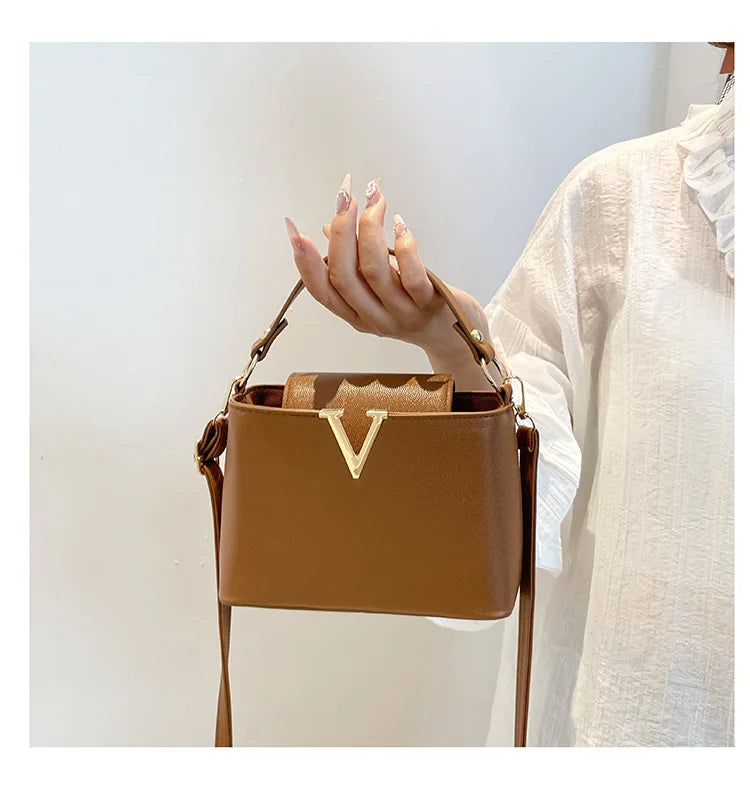 Luxury handbags for women 2026 New VLarge-capacity bucket bag for commuting, hand-held shoulder bag