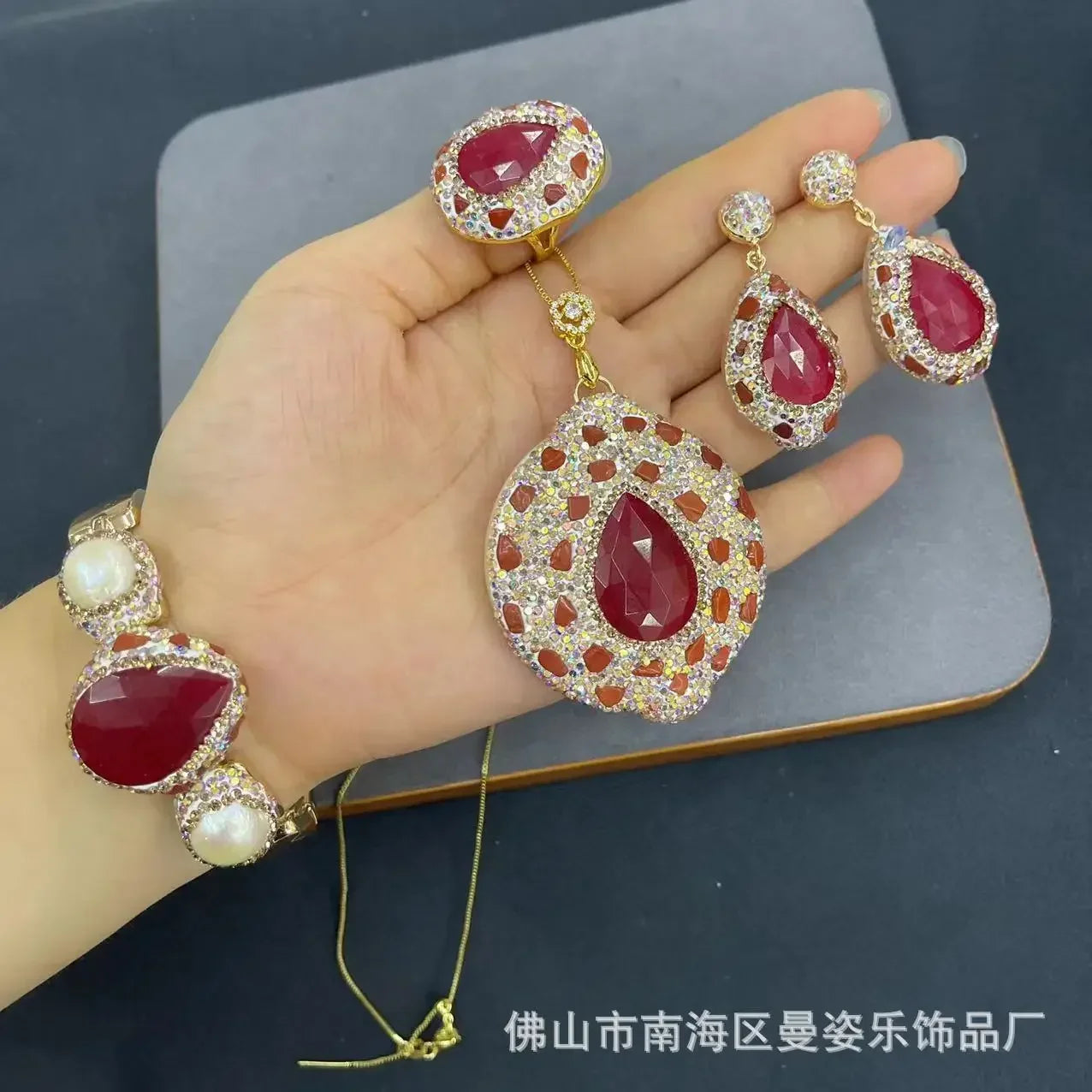 Malay jade jewelry set inlaid with agate small gravel exquisite four-piece set of European and American style natural stone