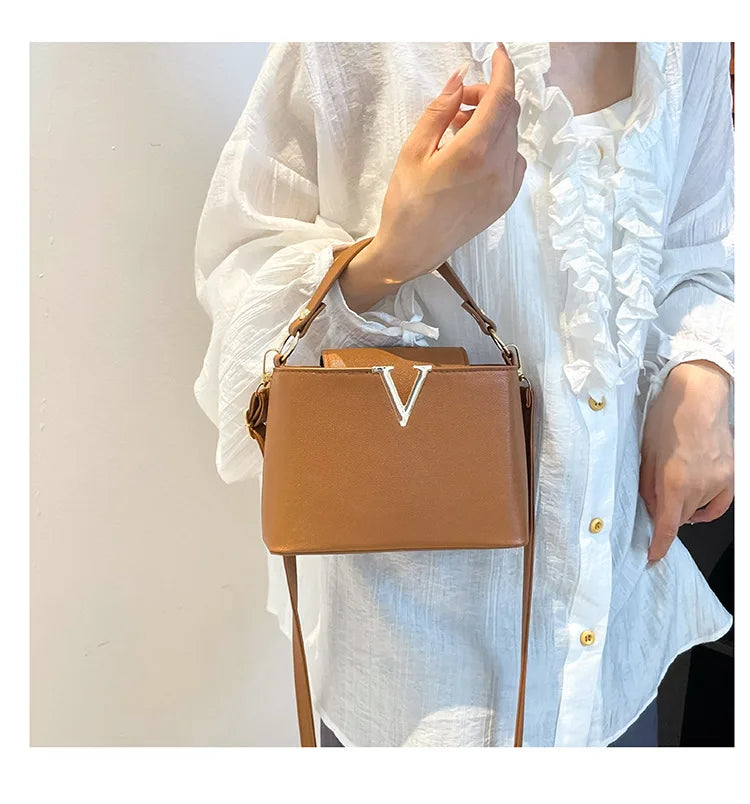 Luxury handbags for women 2026 New VLarge-capacity bucket bag for commuting, hand-held shoulder bag