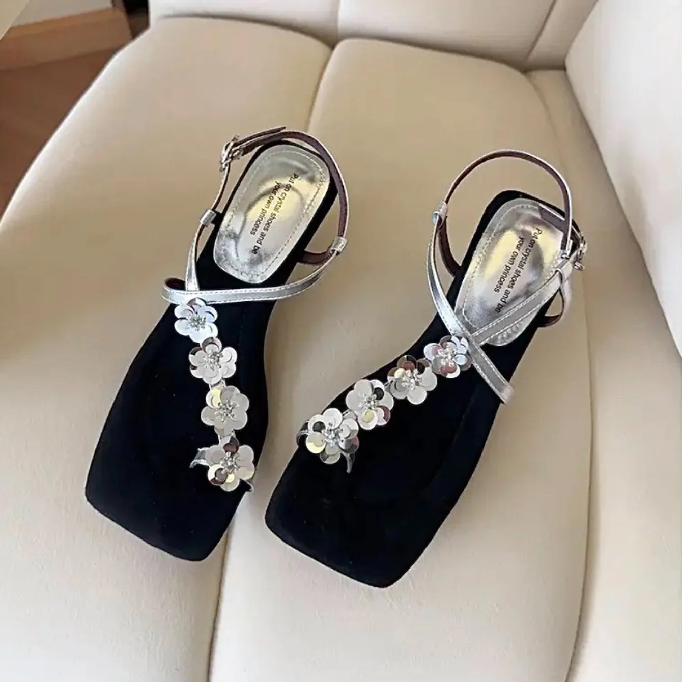 Luxury Crystal Women Sandals Fashion Low Heels Sandals Women Summer Open Toe Flip Flops Brand Designer Women Party Shoes