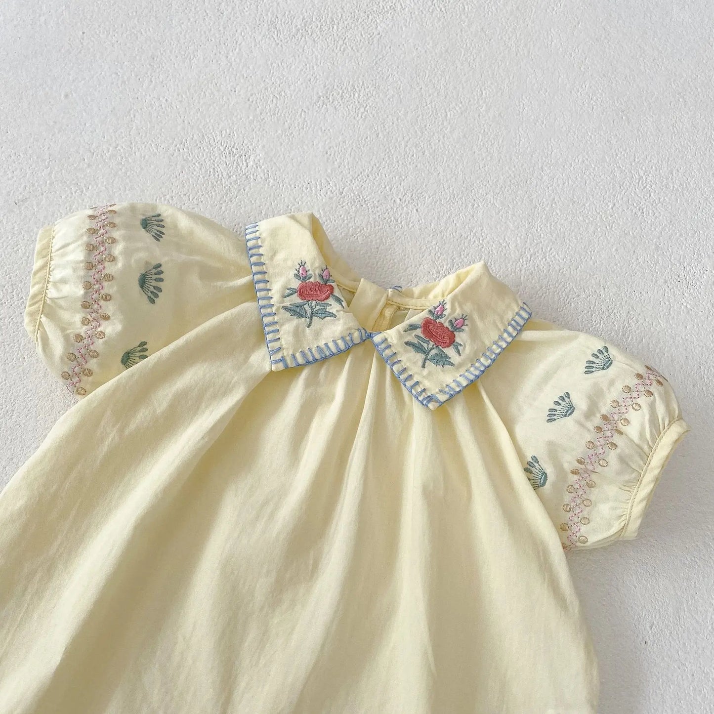 New summer baby clothing, set of 2 pieces for 0-3 year old girls with flower embroidered lapel short sleeved top and thin shorts