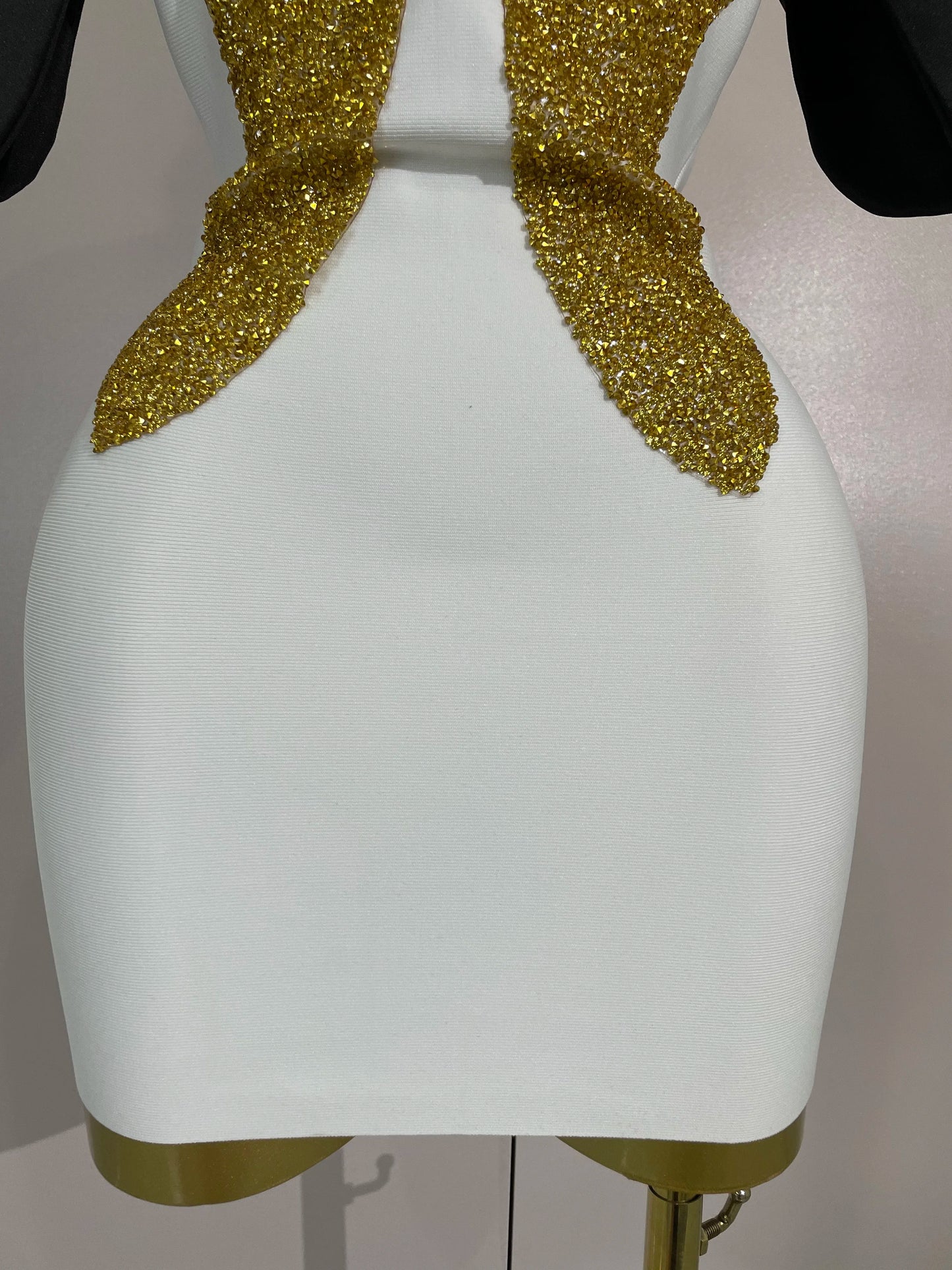 New Arrivals Sexy Shiny Golden Fine Diamonds White Bandage Mini Dress Women Celebrate Evening Prom Birthday Party Cocktail Dress