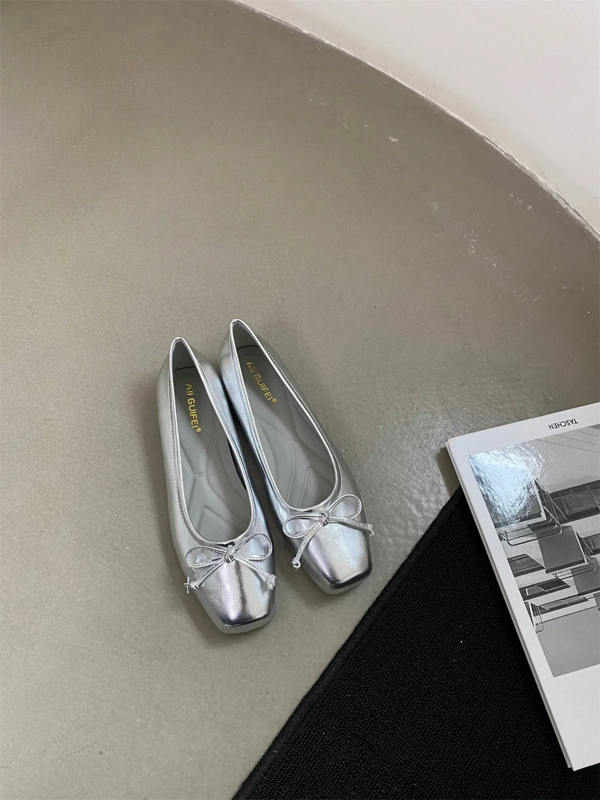 Gentle Fairy Style Flat Bottom Single Shoes Women's Spring 2025 New Butterfly Knot Square Head Silver Color Bean Shoes