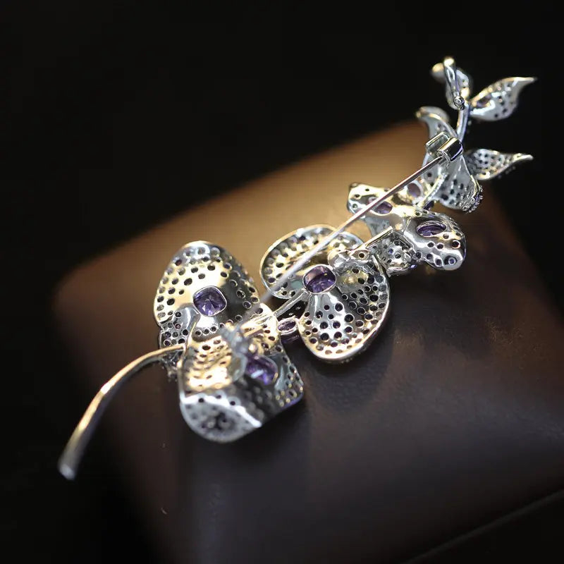 2026 Woman Brooches Luxury Designer Rose Butterfly Dragonfly Vase Bow Broche Pin Micro-inlaid Zircon Elegant Coat Accessories
