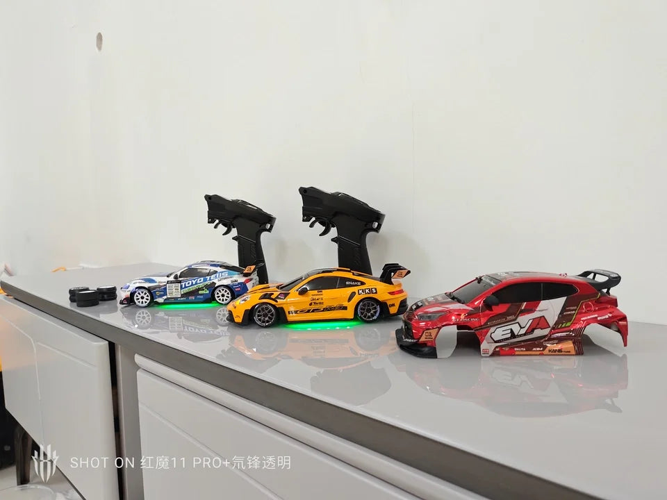 Hongxing 1 24 RC 4WD High Speed Drift Car Full Scale Gyroscope With Lithium Battery 2 Sets Of Wheels Independent Shock Absorber