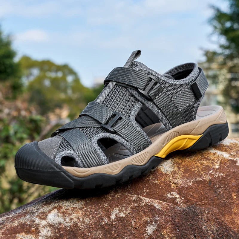 Men's Casual Mesh Outdoor Beach Sandals Fashion Light Breathable Shoes Men Anti-slip Waterproof Sandals Man Comfortable Sneakers
