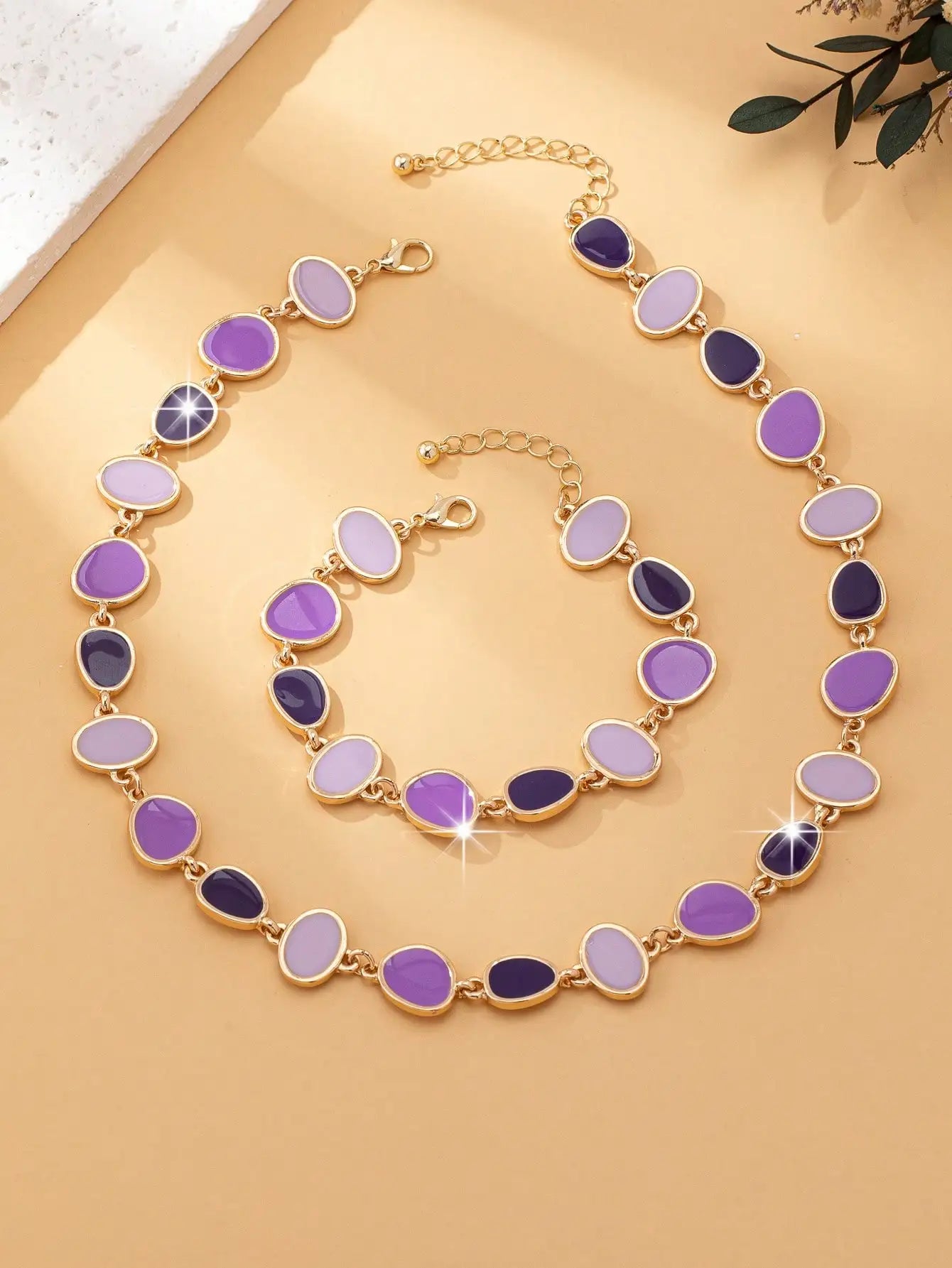A Set of Trendy, Light Luxury, Casual, Stylish, Elegant and Versatile Women's Necklace and Bracelet Set
