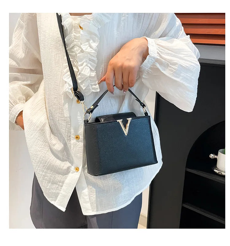 Luxury handbags for women 2026 New VLarge-capacity bucket bag for commuting, hand-held shoulder bag