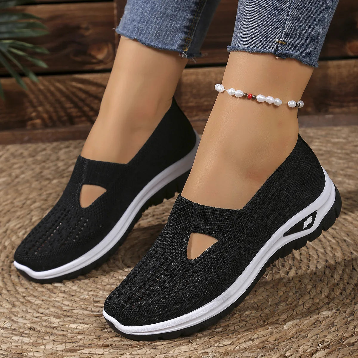 Women's Casual Sports Shoes with Breathable Mesh, Fashionable and Versatile, Soft Soles, Comfortable and Casual 2026 New