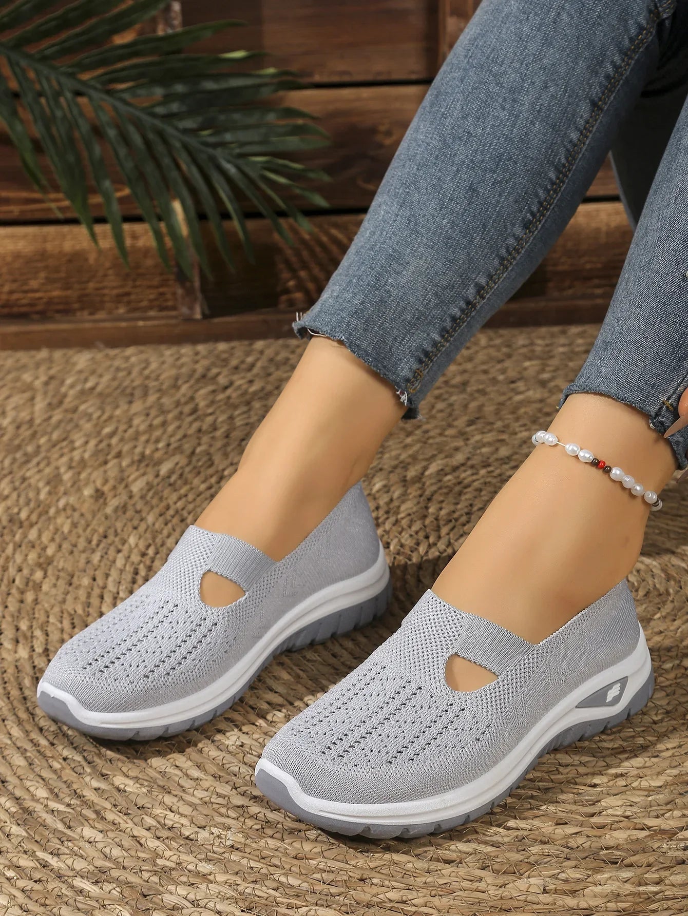 Women's Casual Sports Shoes with Breathable Mesh, Fashionable and Versatile, Soft Soles, Comfortable and Casual 2026 New