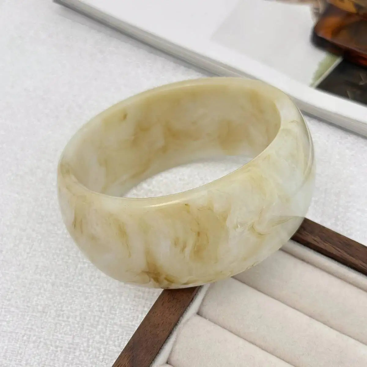 KunJoe Bohemian Stackable Off White Resin Acrylic Bracelet Women Vintage Geometric Round Metal Bangle Bracelet Fashion Jewelry