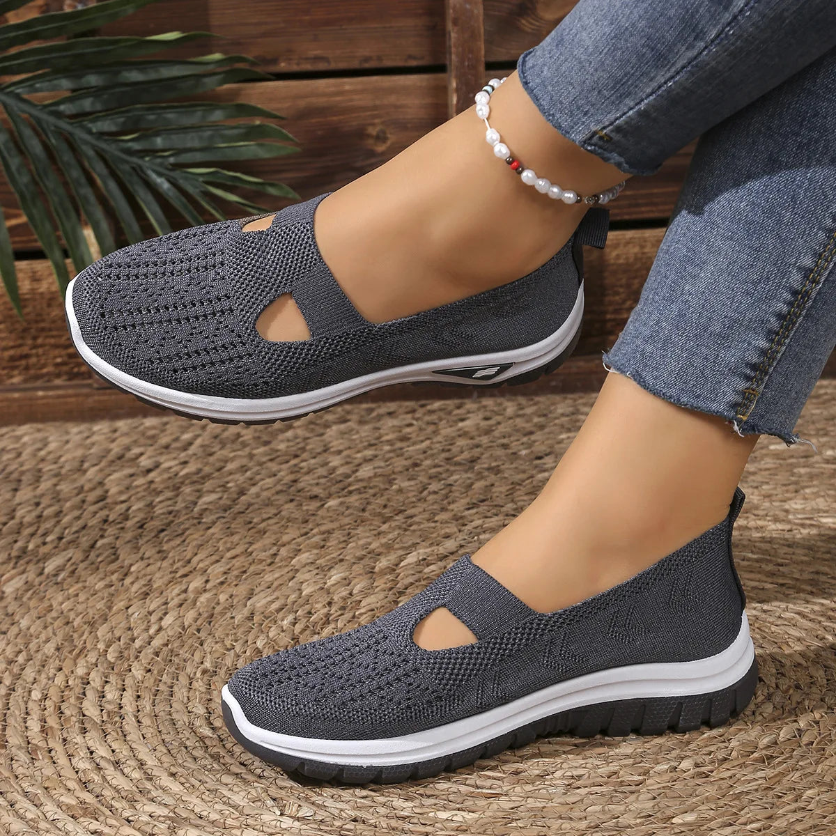 Women's Casual Sports Shoes with Breathable Mesh, Fashionable and Versatile, Soft Soles, Comfortable and Casual 2026 New