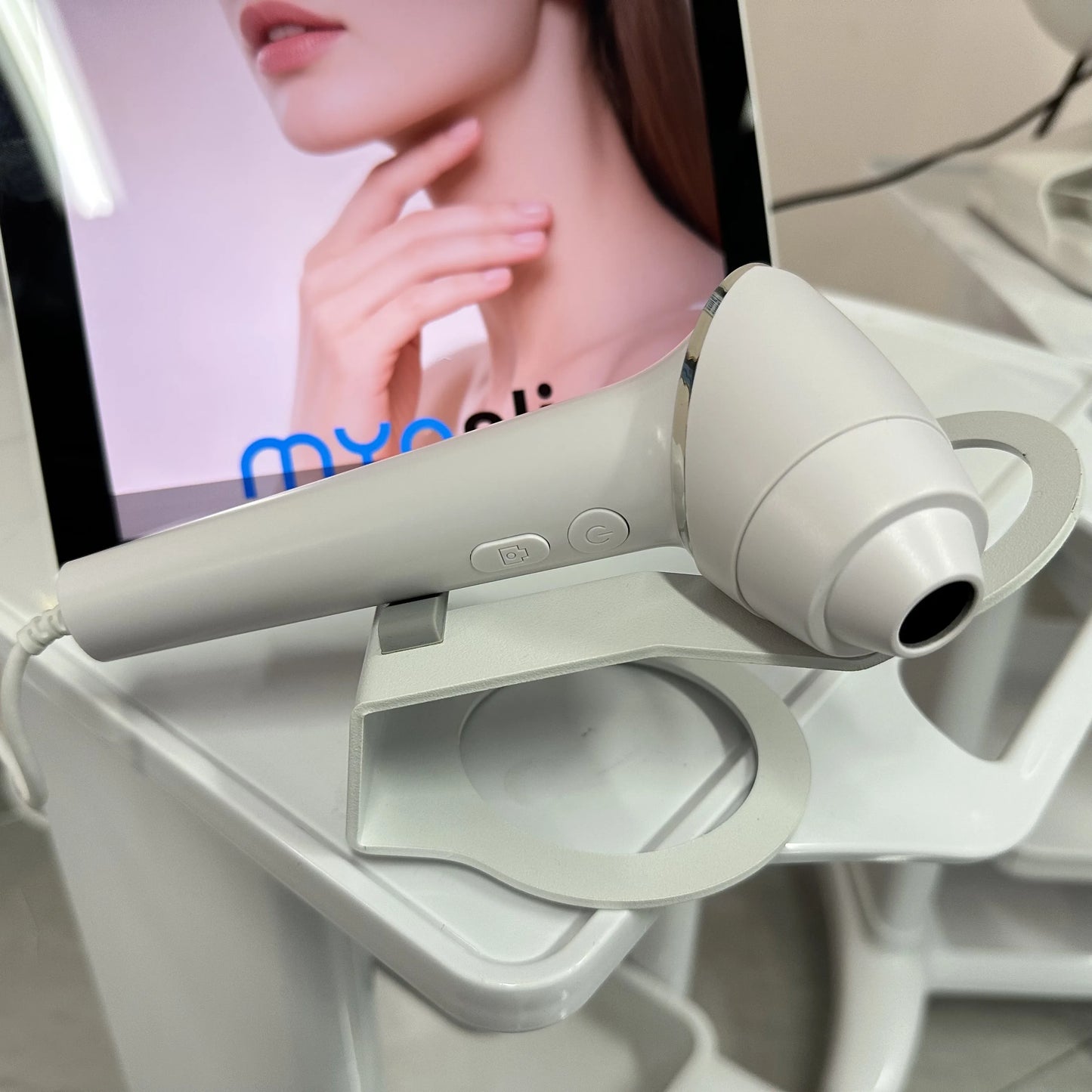 Q1 Pro Intelligent 3D Magic Skin Analyzer Mirror UV Wood Lamp Facial Skin Detection Scanner for Beauty Skin Analysis