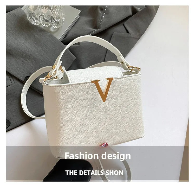 Luxury handbags for women 2026 New VLarge-capacity bucket bag for commuting, hand-held shoulder bag
