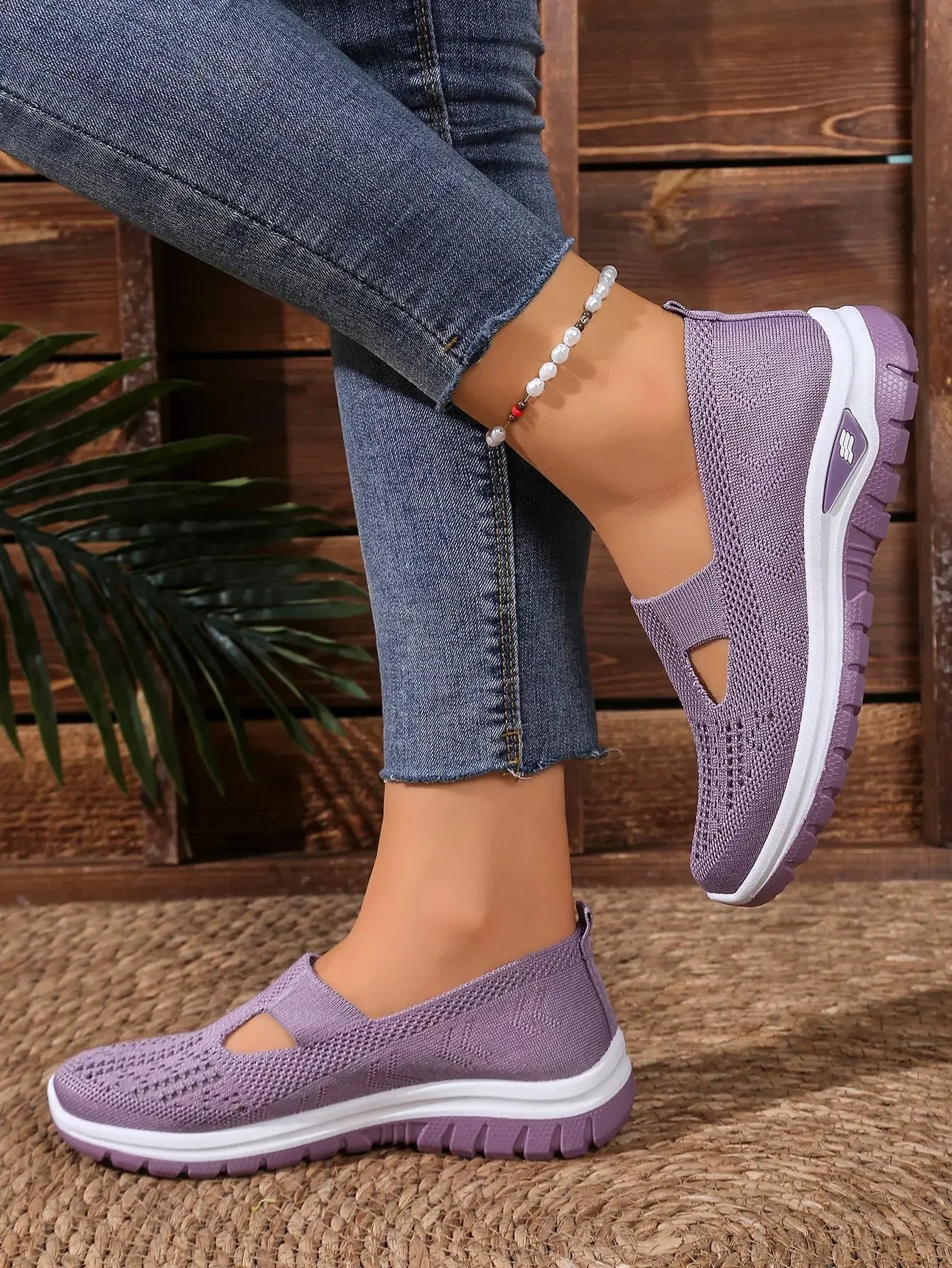 Women's Casual Sports Shoes with Breathable Mesh, Fashionable and Versatile, Soft Soles, Comfortable and Casual 2026 New