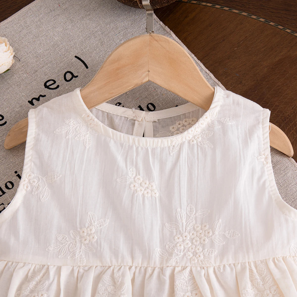Summer New Casual And Comfortable Baby Girl Two-Piece Set, Sweet Beige Flower Children'S Clothing (9 Months -4 Years Old)