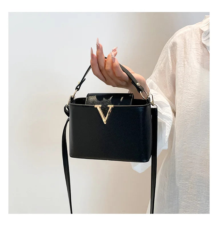 Luxury handbags for women 2026 New VLarge-capacity bucket bag for commuting, hand-held shoulder bag